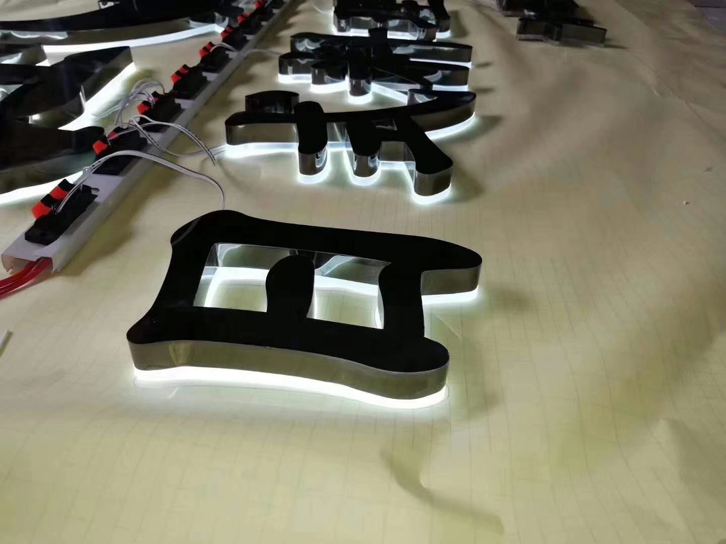 鐵皮發光字